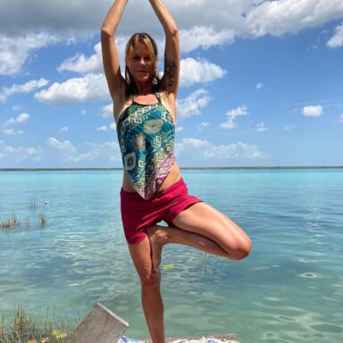 Tree pose - Laguna di Bacalar