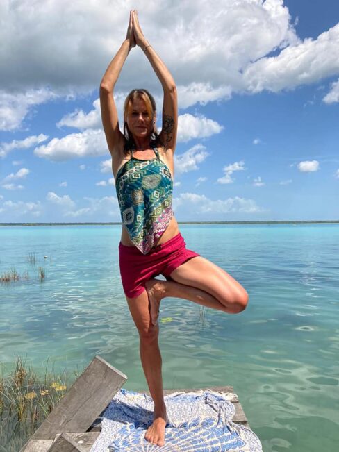 Tree pose - Laguna di Bacalar